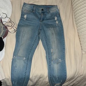 F21 distressed denim jeans